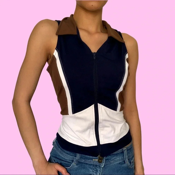 Catwalk Zip Up Collared Sleeveless Top - Picture 4 of 7